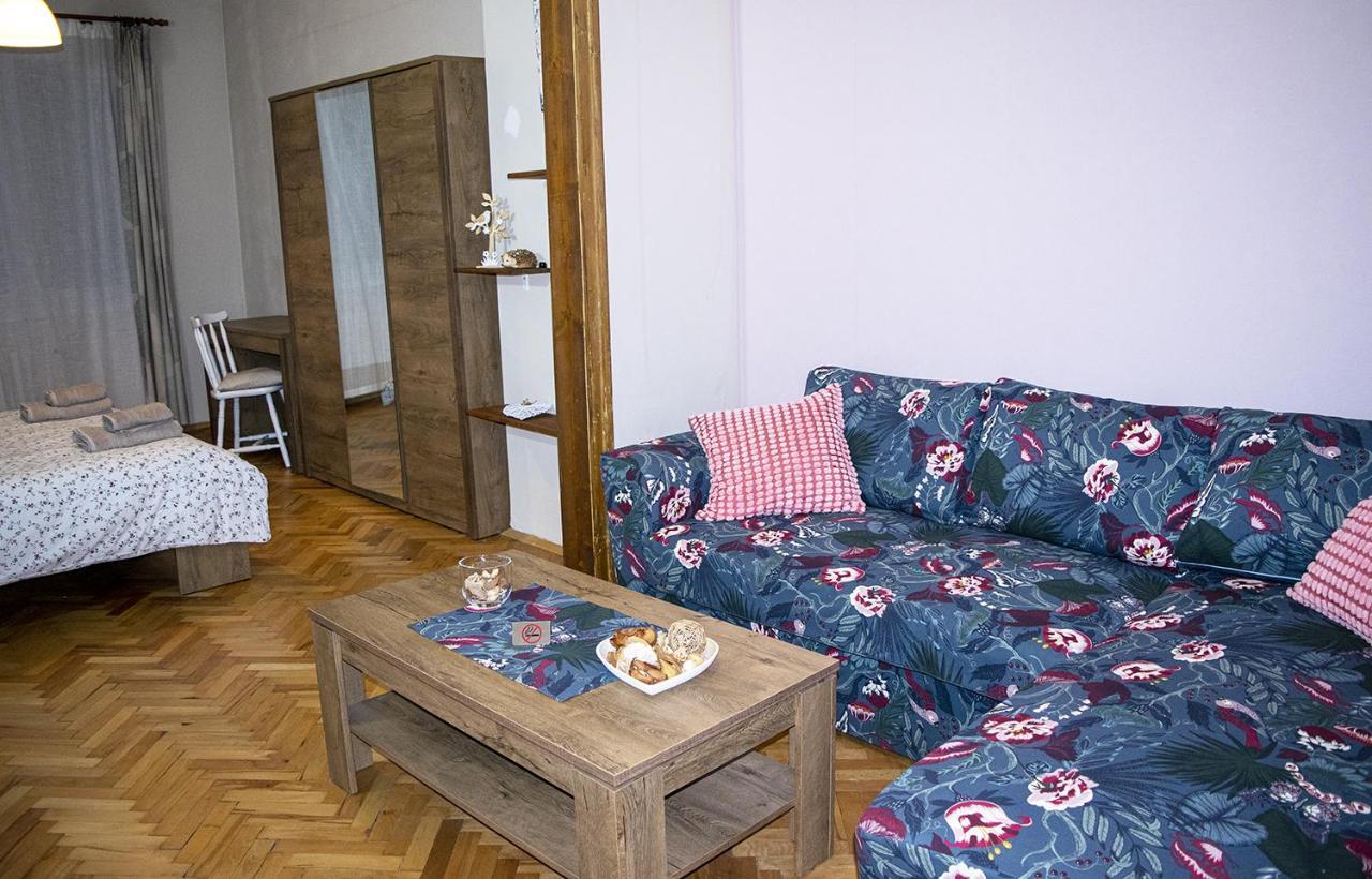 Rose Apartment *